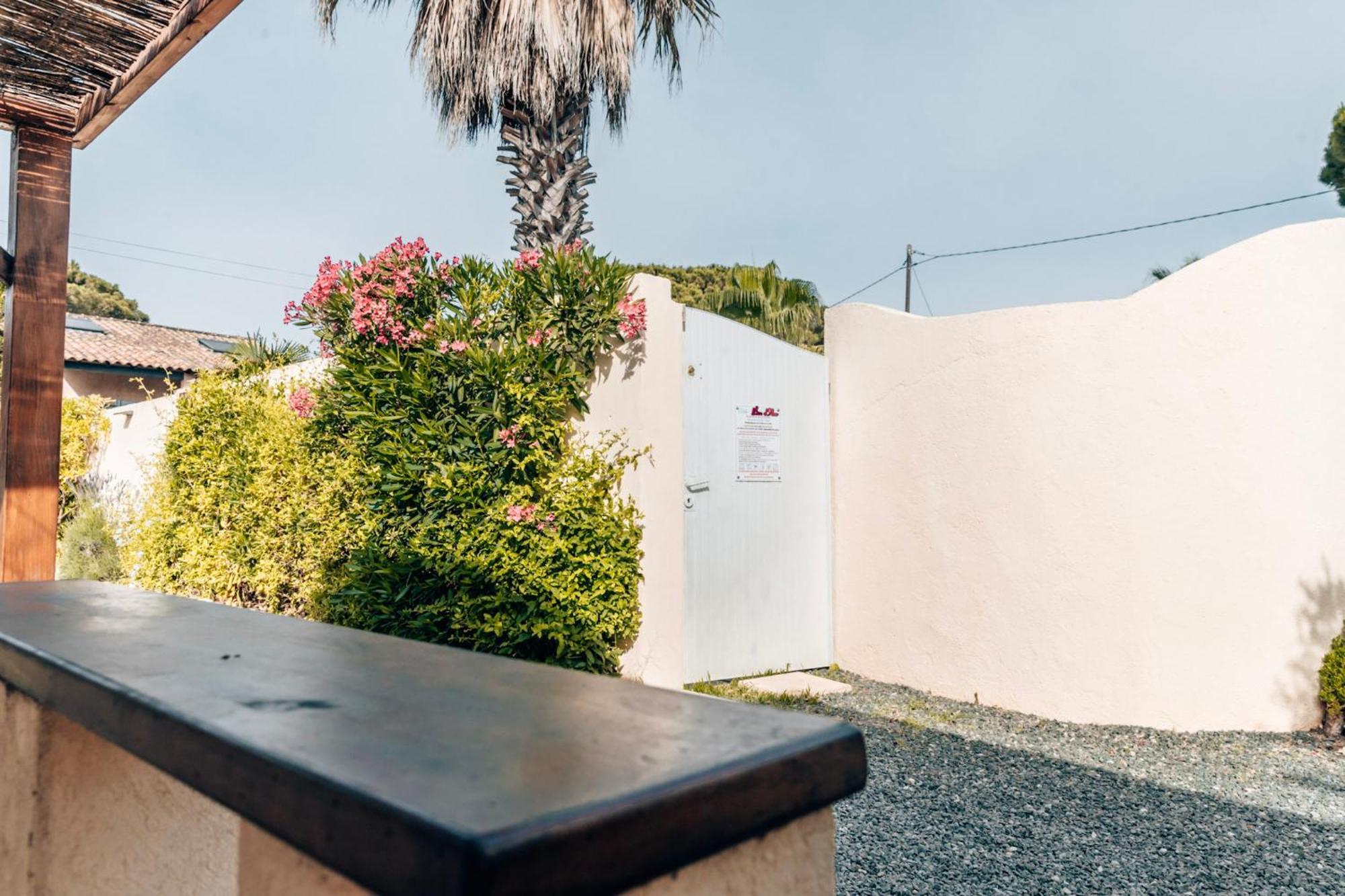 Reve D'Azur, 2 Chambres, Maison Julia En Bord De Mer A La Nartelle, Piscine Partagee, Parking & Terrasse Bbq, Wifi Et Draps Inclus Plage A Pied Сент-Максім Екстер'єр фото